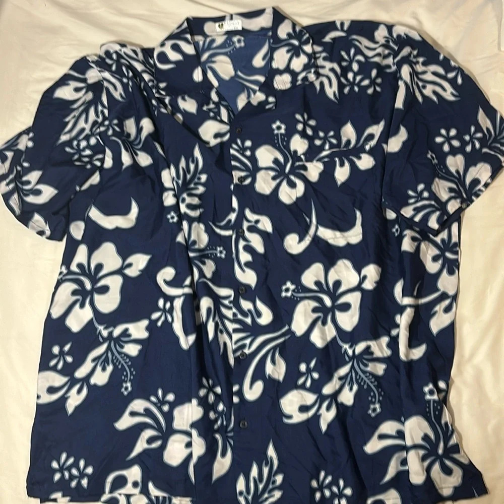 VHO Men’s Blue and White Hibiscus Hawaiian Shirt size 6X